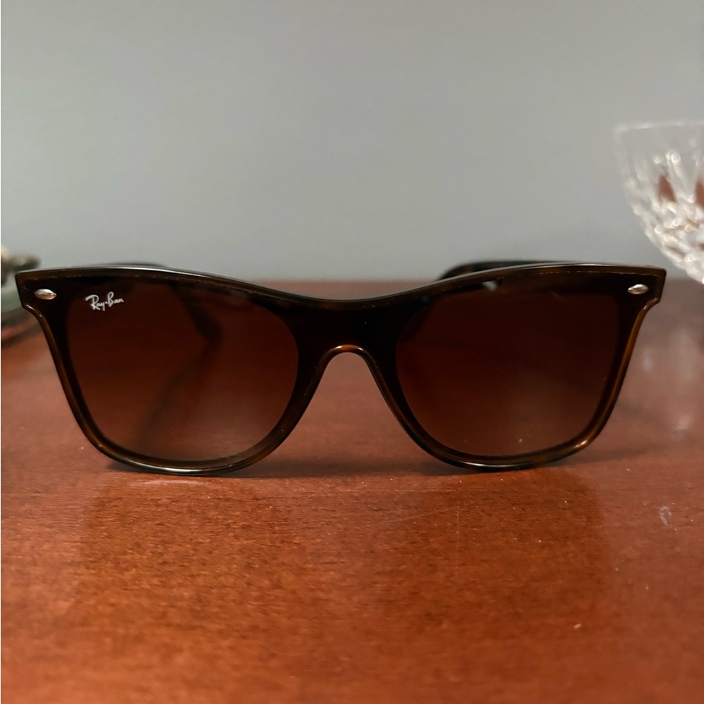 Women’s Ray-Ban Wayfarer Brown Sunglasses POLARIZED